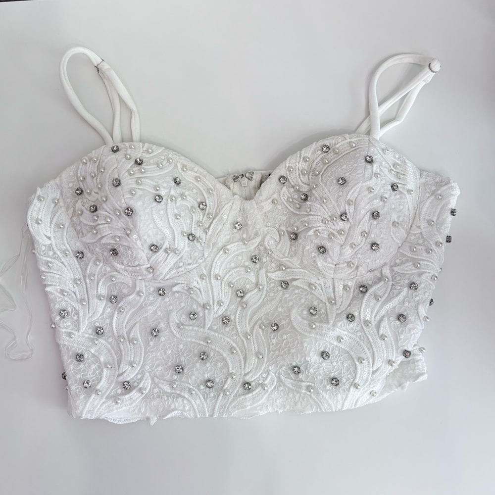 steps new york white top